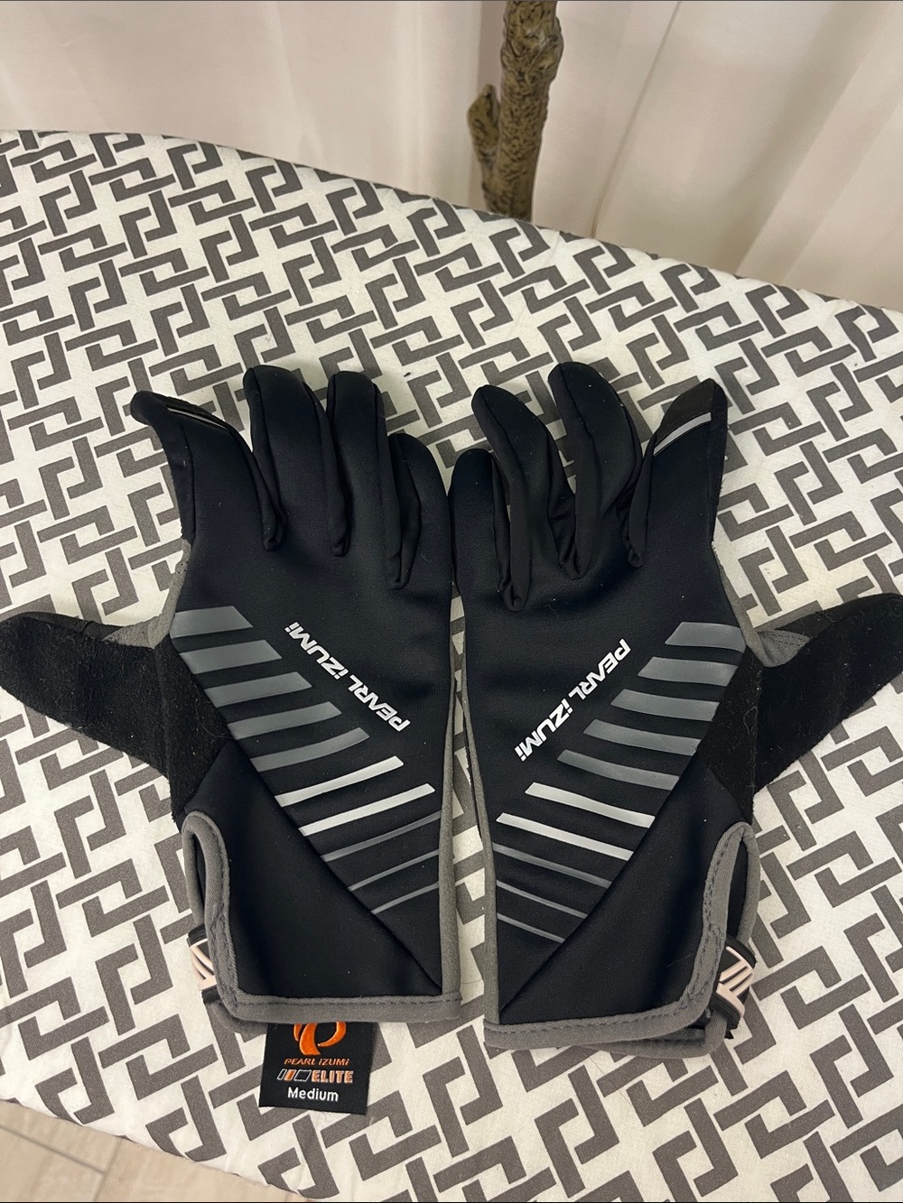 Pearl Izumi Women’s Black Gloves for Bike